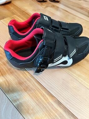Peloton Women Black and Red Cycling Shoes with Secure Buckle Size 37